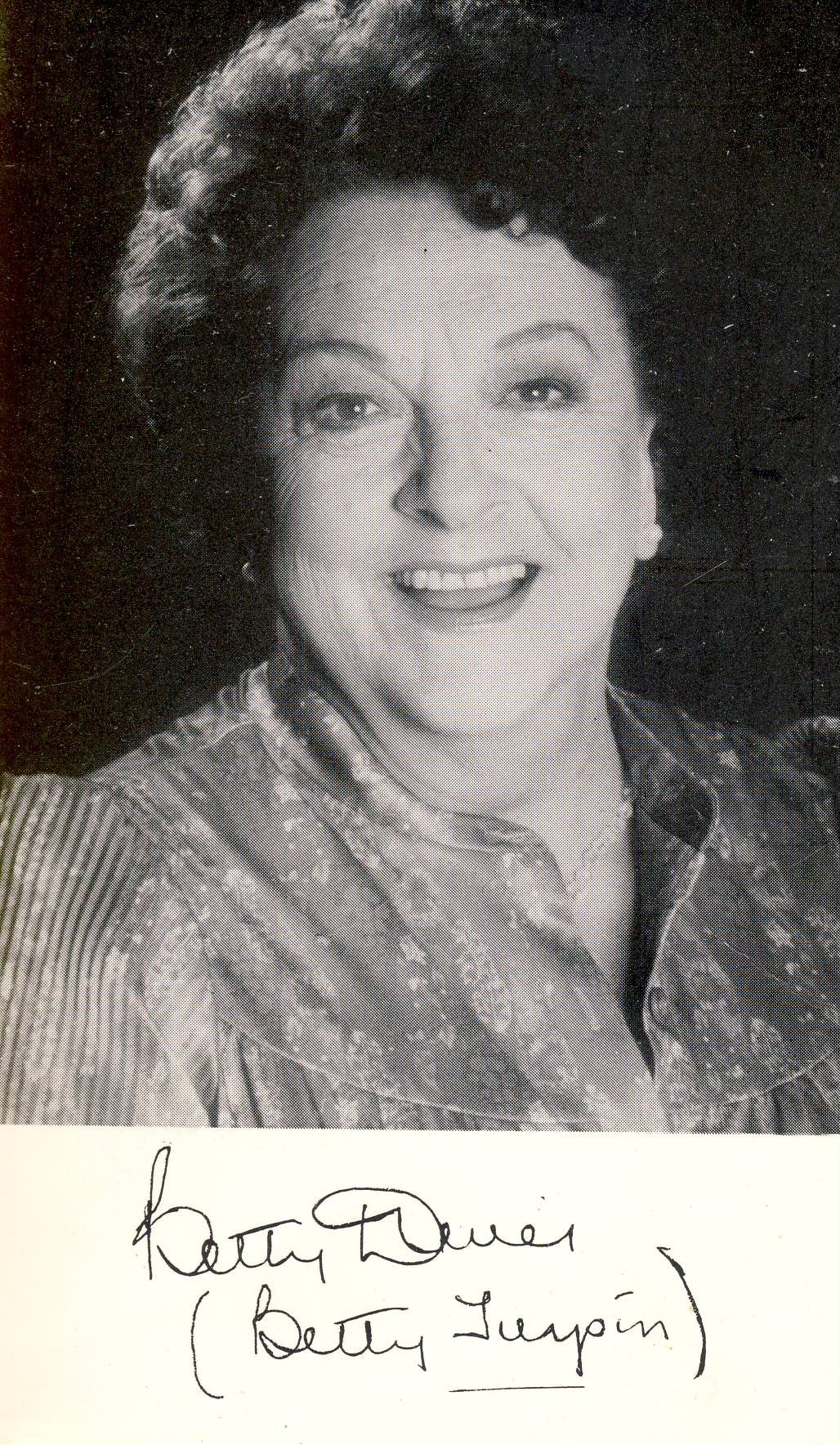 Betty Davies (Betty Turpin) Coronation Street Cast printed signature card rcd26